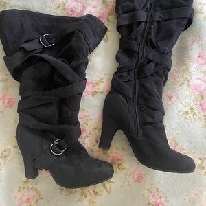 Suede slouch heeled boots